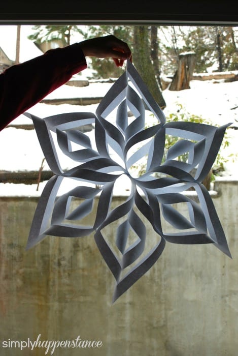 DIY Tutorial for Snowflakes! {via simply happenstance}