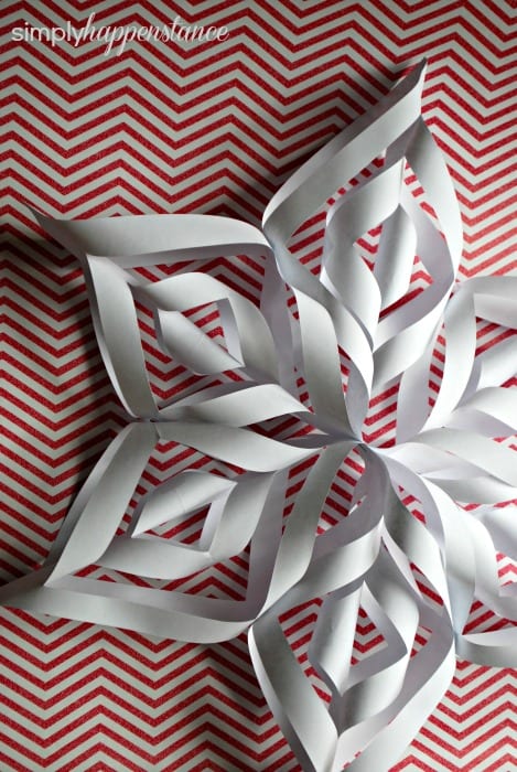 Snowflake Tutorial via Simply Happenstance! Perfect for gift wrap or decorations!