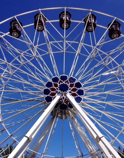 Weekend lovelies. A list of our favorite things from the web. Including this ferris wheel.