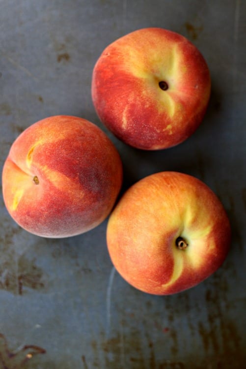 Peaches and Bubbly Cocktail