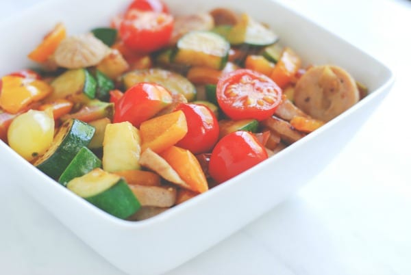 chicken sausage veggie bowl {recipe via simplyhappenstance.com} #chickensausage #veggiebowl