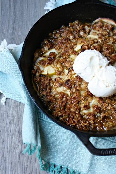 Get ready for Fall with this Skillet Spiced Apple Crumble