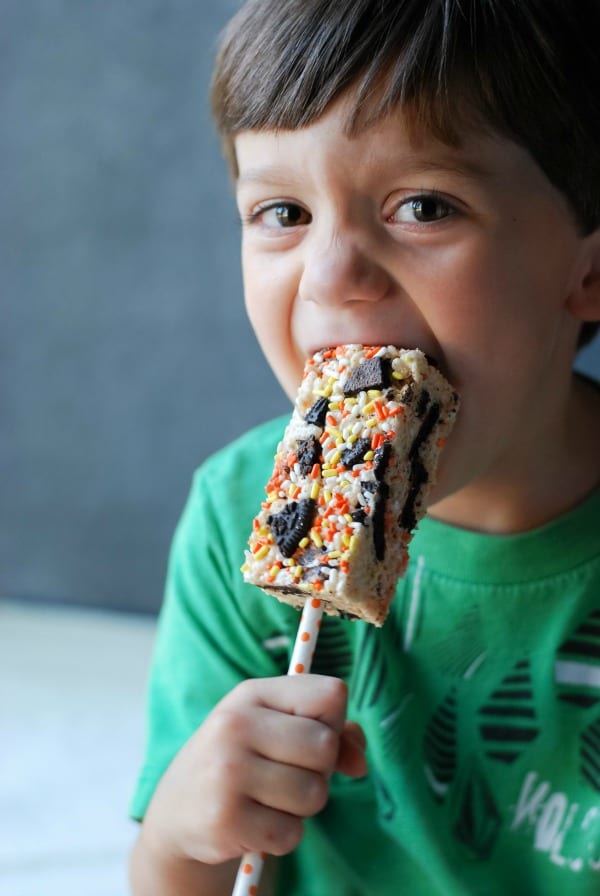 Halloween Rice Krispie Treats {simplyhappenstance.com}-87