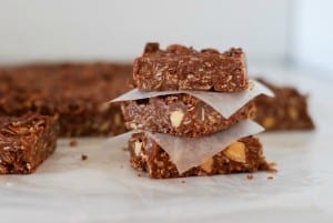 No Bake + Gluten Free Chocolate Almond Oat Bars {recipe via simplyhappenstance.com}