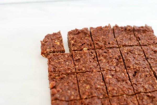 No Bake + Gluten Free Chocolate Almond Oat Bars {recipe via simplyhappenstance.com}