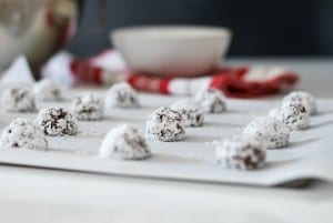 Chocolate Peppermint Crinkle Cookies | Simply Happenstance