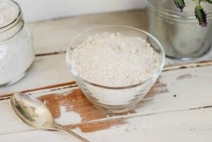 DIY: Oatmeal and Lavender Bath Soak | simplyhappenstance.com