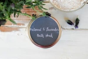 DIY: Oatmeal and Lavender Bath Soak | simplyhappenstance.com