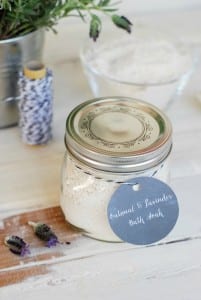 DIY: Oatmeal and Lavender Bath Soak | simplyhappenstance.com