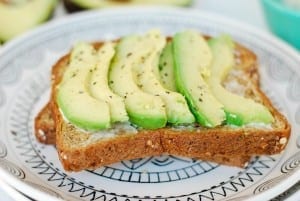 Avocado Toast | simplyhappenstance.com #cleaneating #avocados