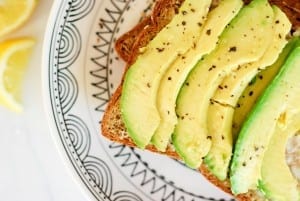 Avocado Toast | simplyhappenstance.com #cleaneating #avocados