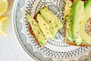 Avocado Toast | simplyhappenstance.com #cleaneating #avocados