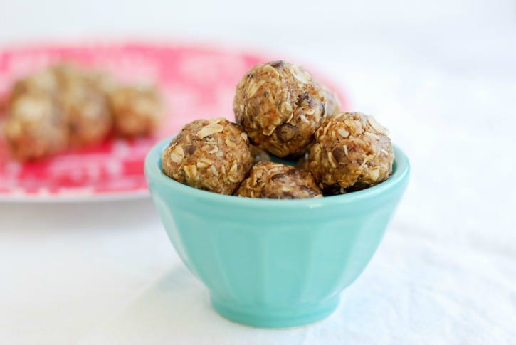 Protein Packed Energy Bites (Recipe via Simply Happenstance) #energyballs #nobake #healthysnacks