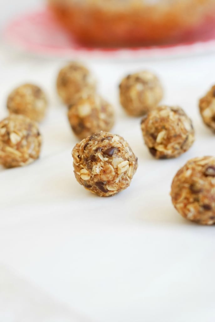 Protein Packed Energy Bites (recipe on Simply Happenstance) #energyballs #nobake #healthysnacks