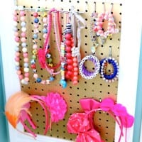 This handmade D.I.Y. Girls Jewelry Board is the perfect gift for big or little girls alike.